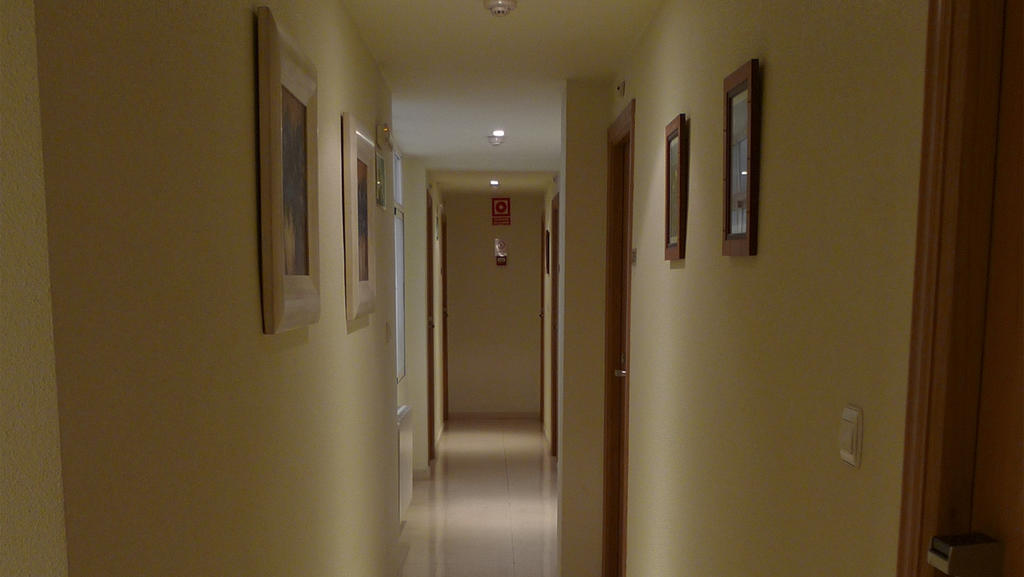 Hostal Maria Elche Eksteriør bilde A corridor in a hotel